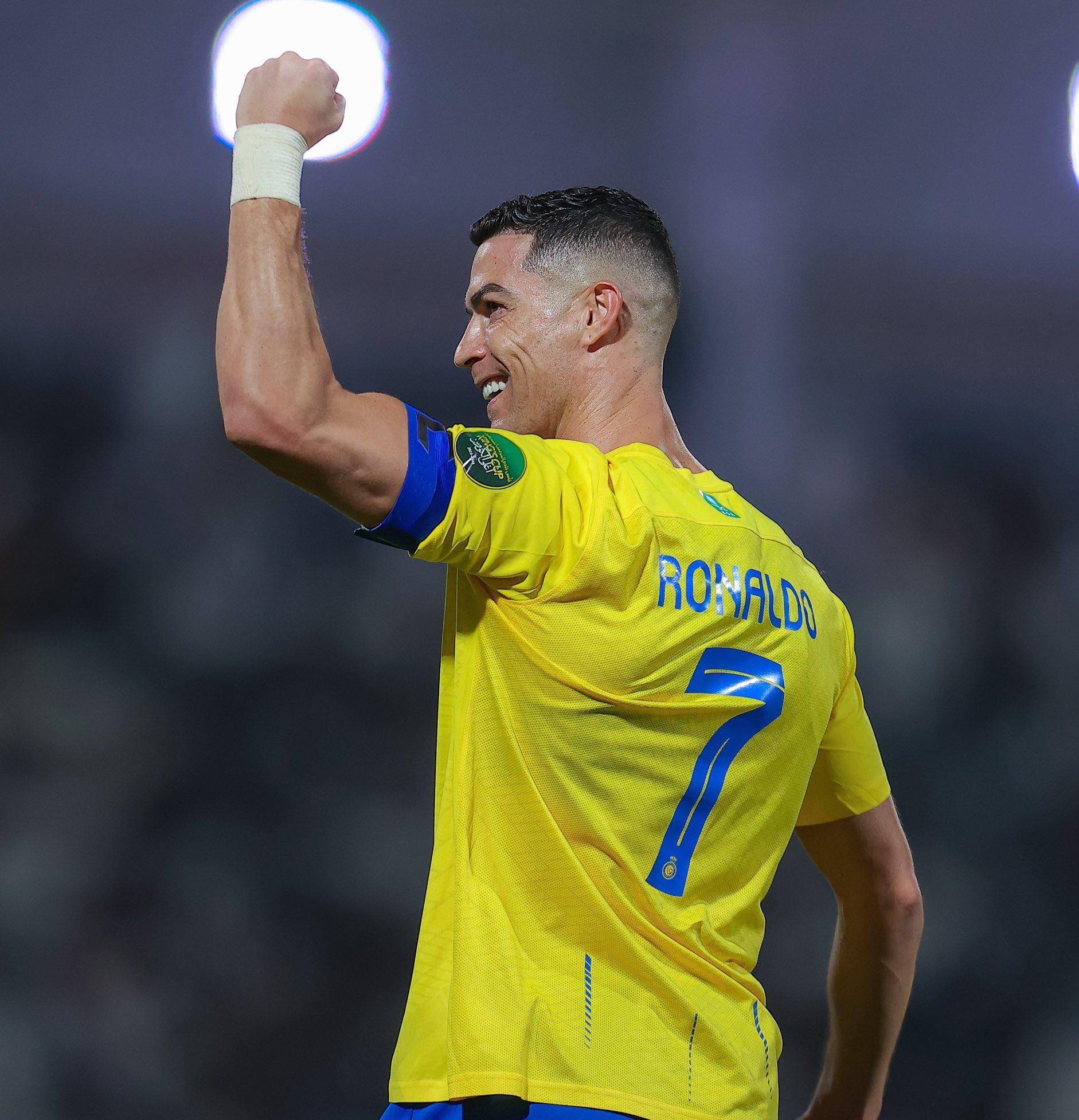 K联赛球队浦项铁人官方社媒账号发布公告称，球队中...（K联赛浦项铁人通过官方社媒发布公告：队内...）