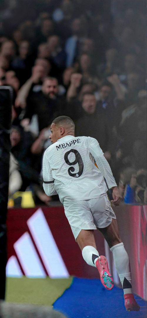 贝克汉姆：梅西总能创造机会；作为老板看比赛真的很煎熬（贝克汉姆称梅西屡造机会：当老板看球实在煎熬）