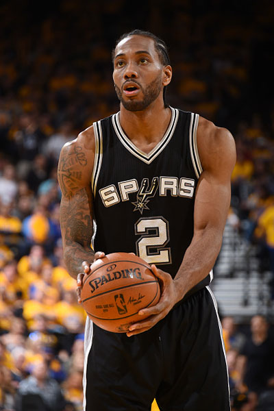 阿诺德受伤影响皇马阵容，巴尔韦德需客串右后卫，球迷呼吁调整阵型。（阿诺德伤停牵动皇马阵容，巴尔韦德改打右后卫，球迷呼吁变阵）