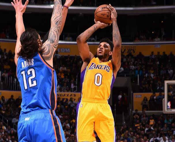 中超赛场争议判罚：VAR判罚引发热议,（中超判罚风波：VAR成争议焦点）