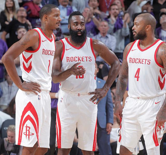 连续两赛季带不同球队欧战做客安菲尔德，阿隆索成历史第三人（阿隆索连续两季率不同球队欧战作客安菲尔德，成史上第三人）