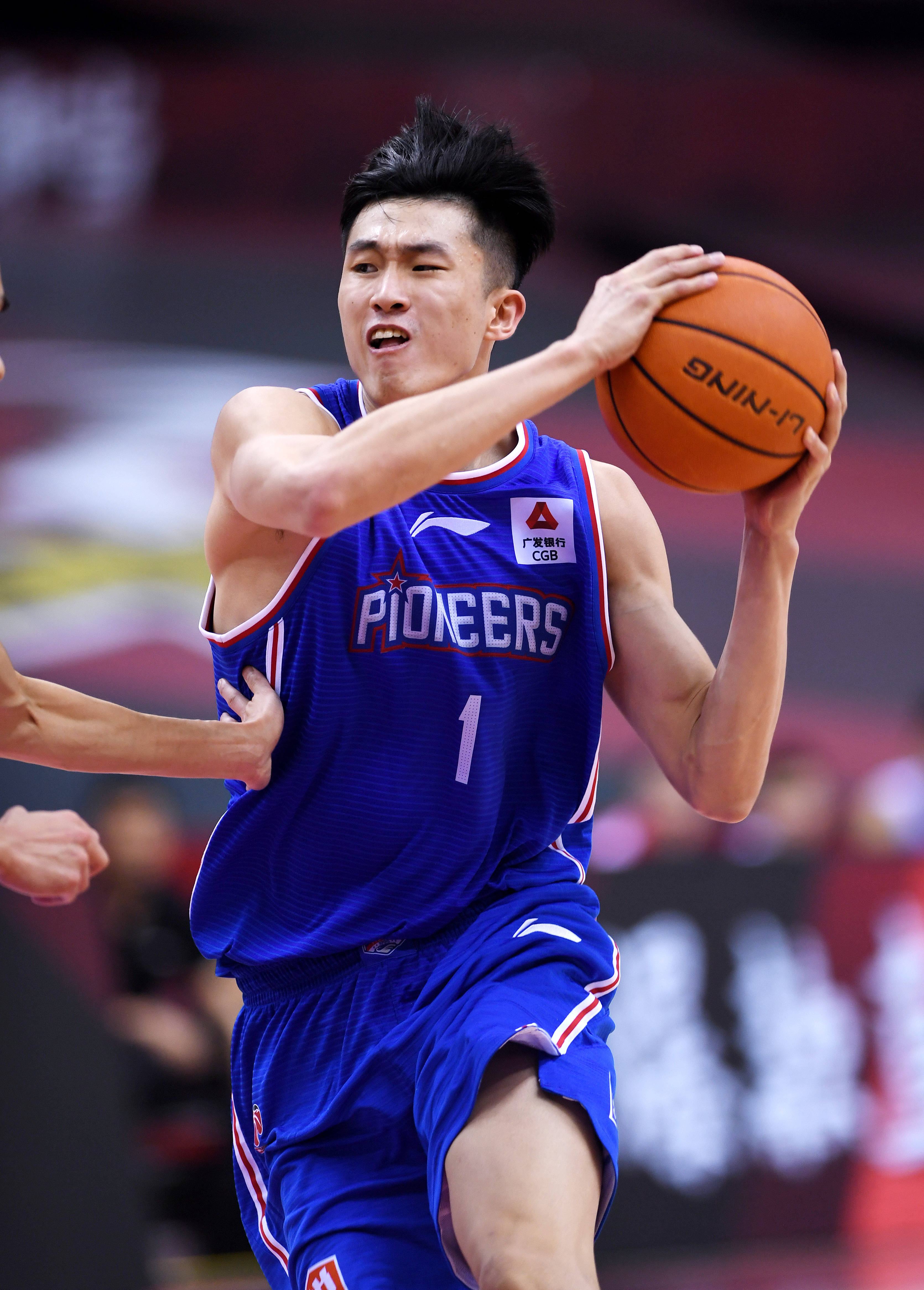 高薪核心拒改踢法！炮轰主帅复制C罗闹剧（高薪核心拒改踢法，怒斥主帅上演C罗式闹剧）