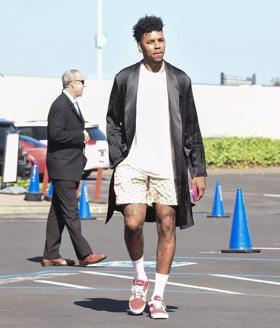 都体：尤文将采用四后卫体系，斯帕莱蒂计划推行4-3-2-1阵型（都体：尤文将改用四后卫，斯帕莱蒂欲推行4-3-2-1阵型）