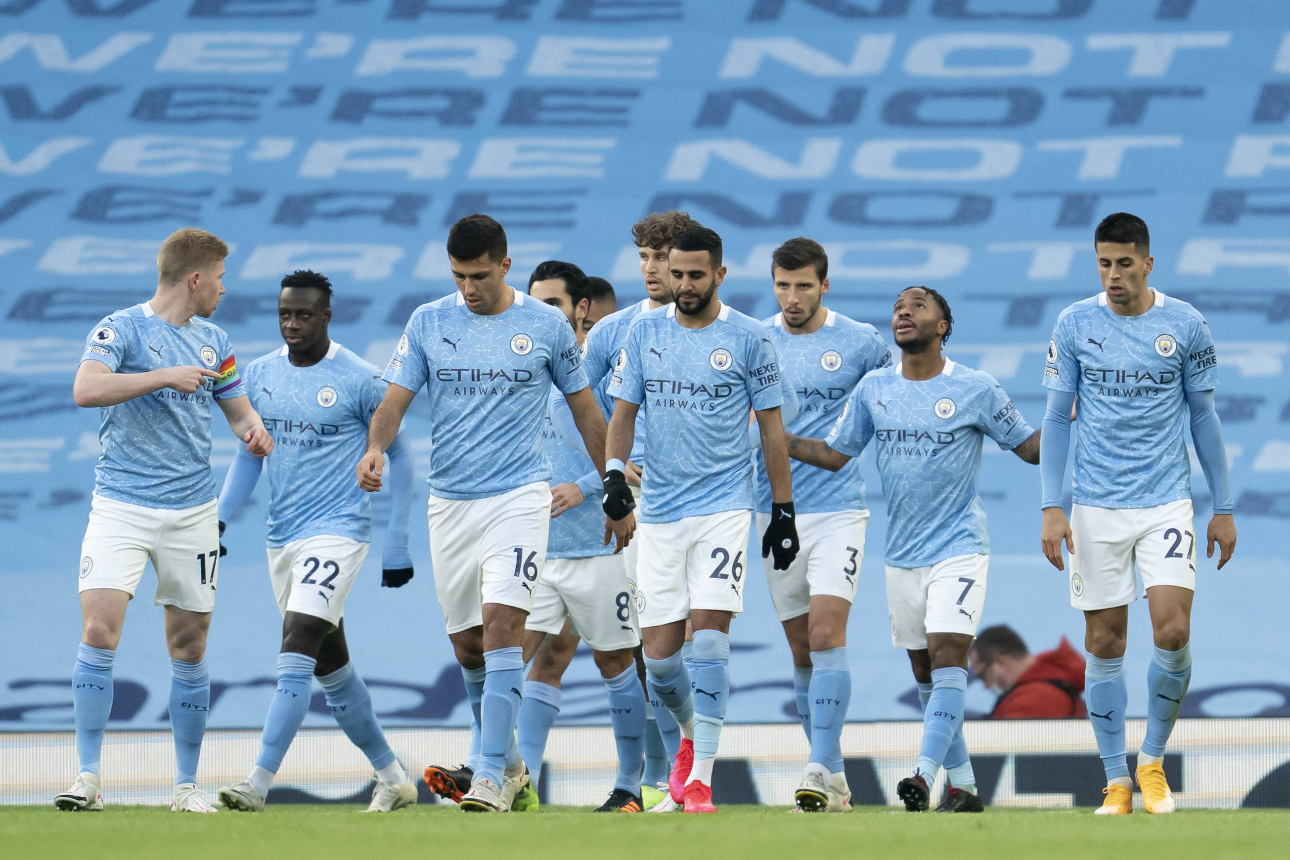 韩媒：韩足协要求蔚山HD对申台龙涉嫌殴打球员一事展开调查（韩媒：韩国足协敦促蔚山HD启动对申台龙疑似殴打球员事件的调查）