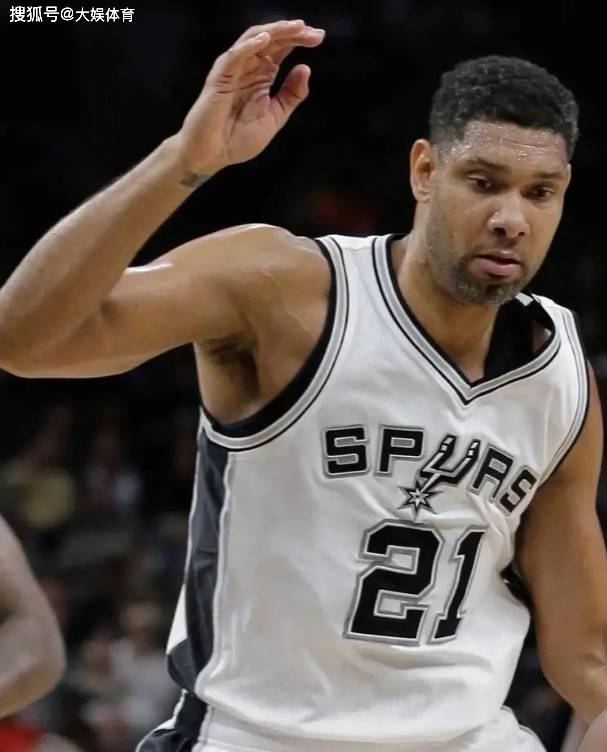 孔蒂再遭打击，佩杜拉：霍伊伦因右大腿股二头肌受伤而下场（孔蒂再遇打击，佩杜拉：霍伊伦右大腿股二头肌受伤被迫退场）