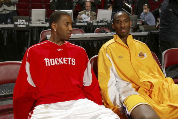 英博梯队斩获U21联赛冠军并冲乙，球迷燃放烟花迎接球队凯旋（英博梯队问鼎U21联赛掀冲乙征程，球迷燃放烟花迎凯旋）